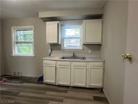 16015 S Lotus Drive Cleveland OH 44128