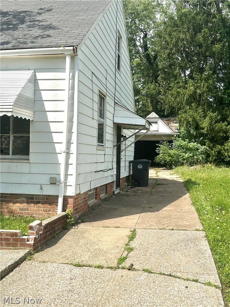 16015 S Lotus Drive Cleveland OH 44128