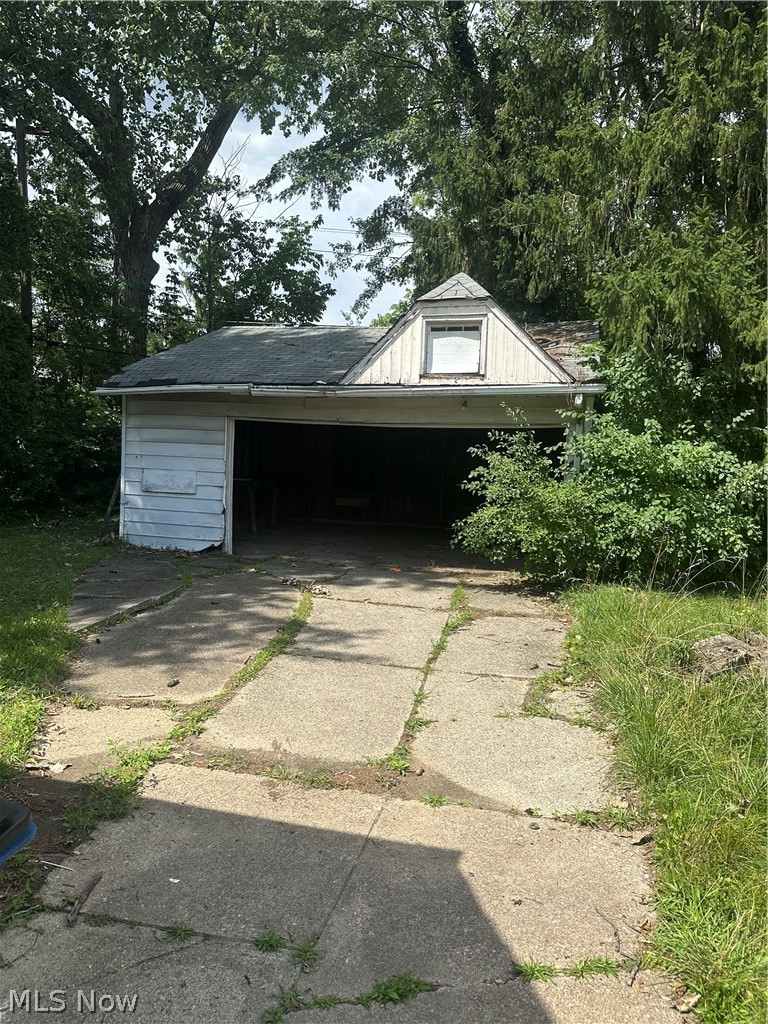 16015 S Lotus Drive Cleveland OH 44128