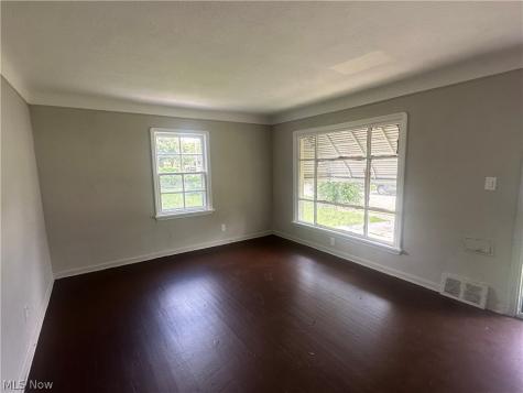 16015 S Lotus Drive Cleveland OH 44128