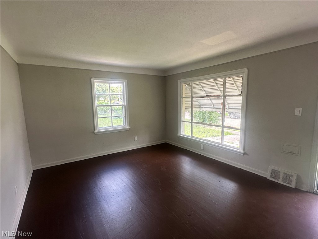 16015 S Lotus Drive Cleveland OH 44128