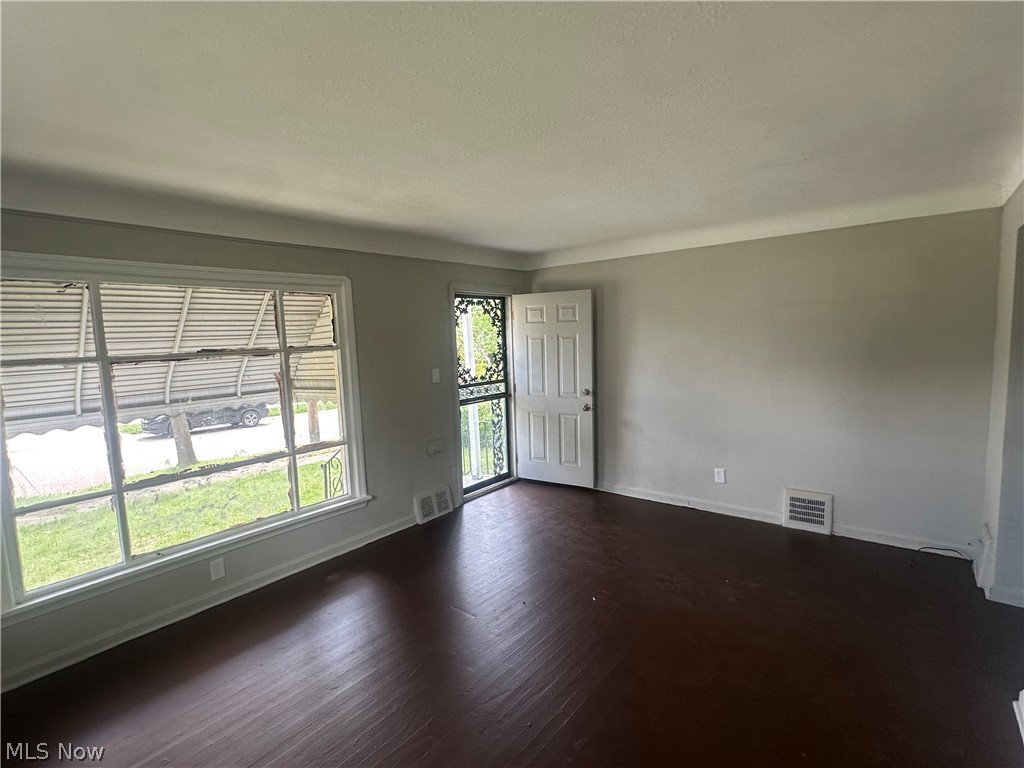 16015 S Lotus Drive Cleveland OH 44128