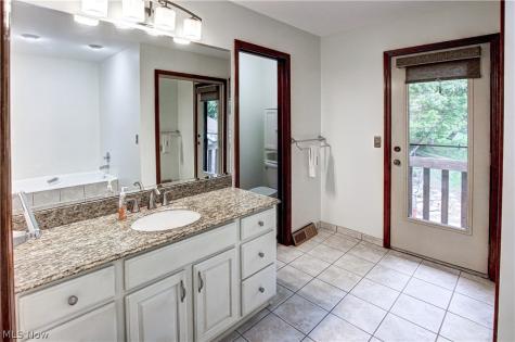 77 Carr Road Hinckley OH 44233