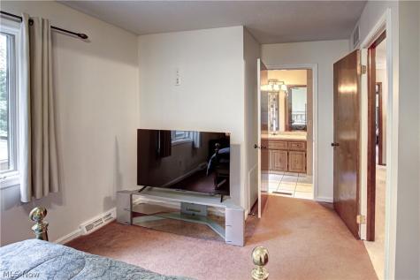 77 Carr Road Hinckley OH 44233