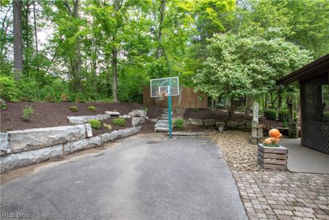 77 Carr Road Hinckley OH 44233
