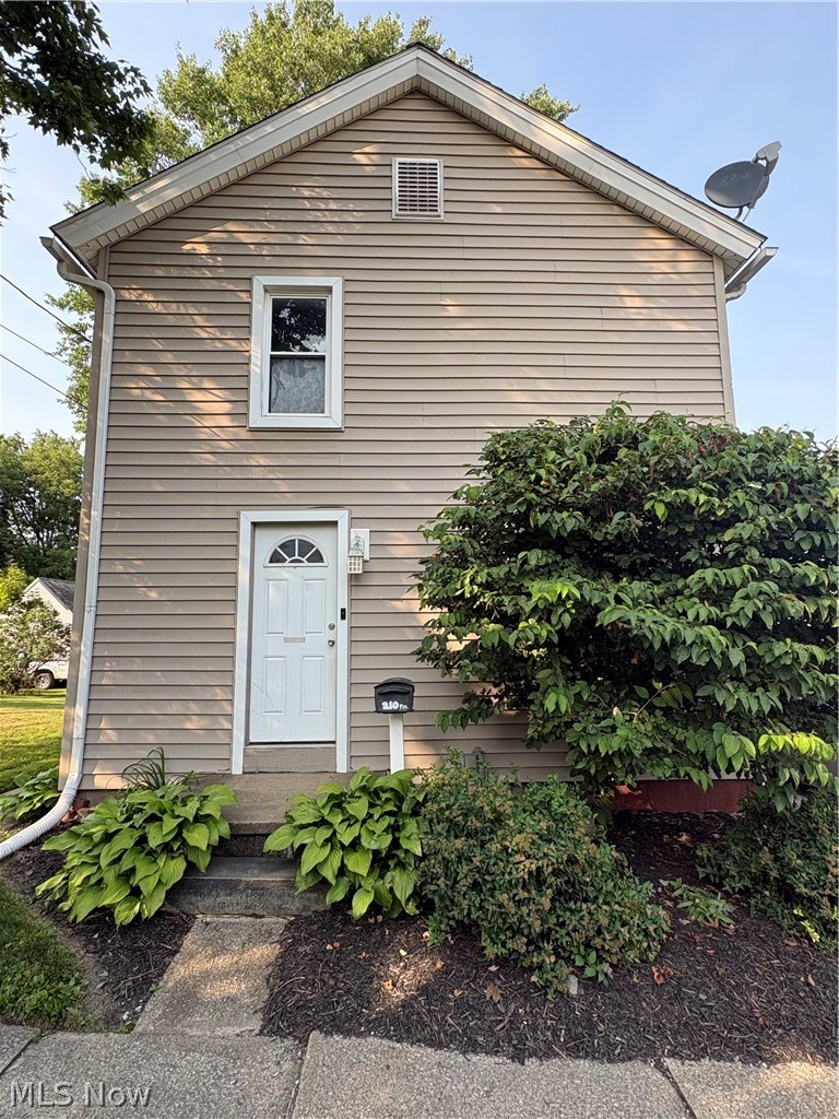 210 Pittsburgh Street Columbiana OH 44408