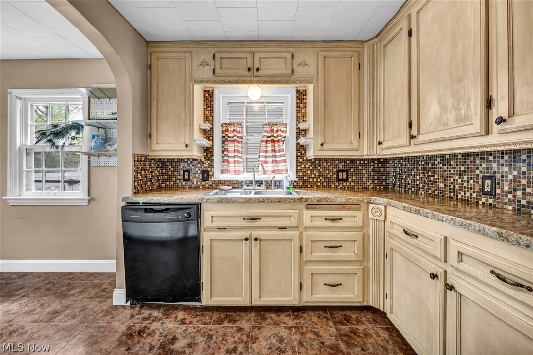 91 E 212th Street Euclid OH 44123