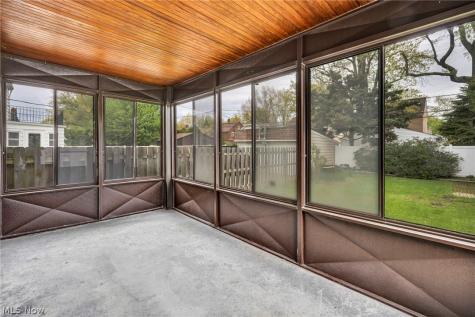 91 E 212th Street Euclid OH 44123