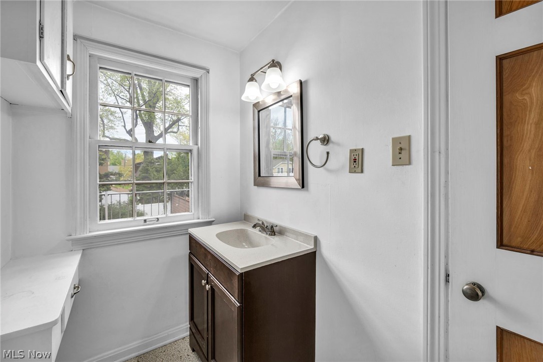 91 E 212th Street Euclid OH 44123