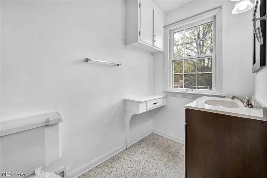 91 E 212th Street Euclid OH 44123