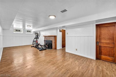 91 E 212th Street Euclid OH 44123