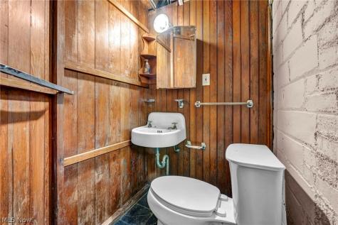 91 E 212th Street Euclid OH 44123