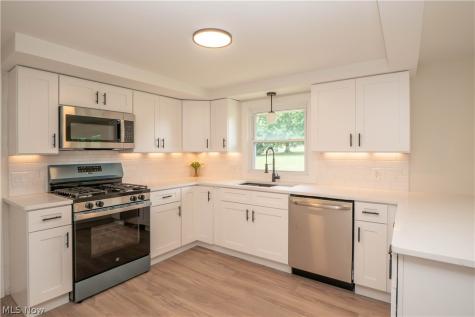 5550 Easton Street Louisville OH 44641