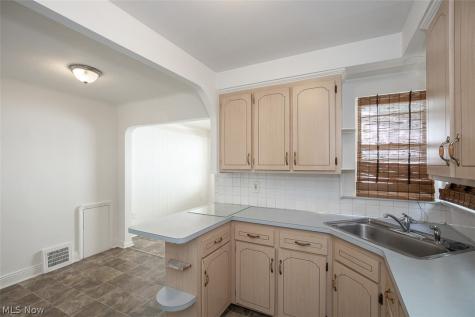 5219 Henry Street Maple Heights OH 44137