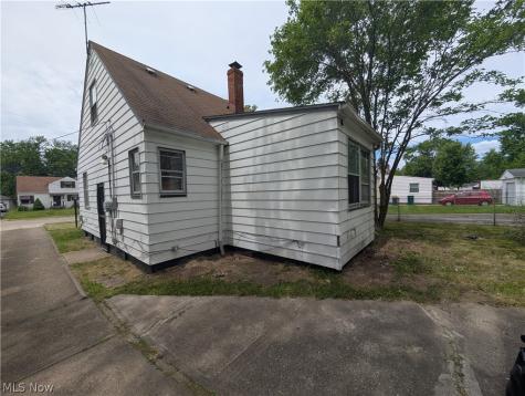 5219 Henry Street Maple Heights OH 44137