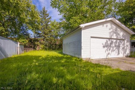 5219 Henry Street Maple Heights OH 44137
