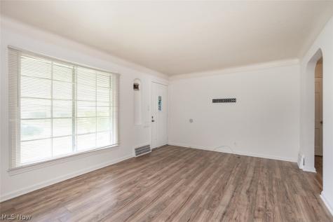 5219 Henry Street Maple Heights OH 44137