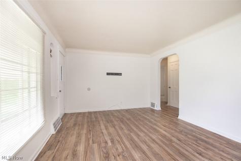5219 Henry Street Maple Heights OH 44137