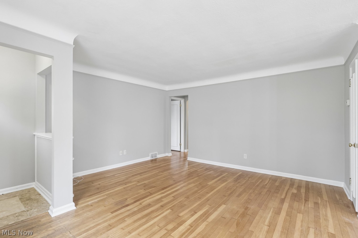 26815 E Oviatt Road Bay Village OH 44140