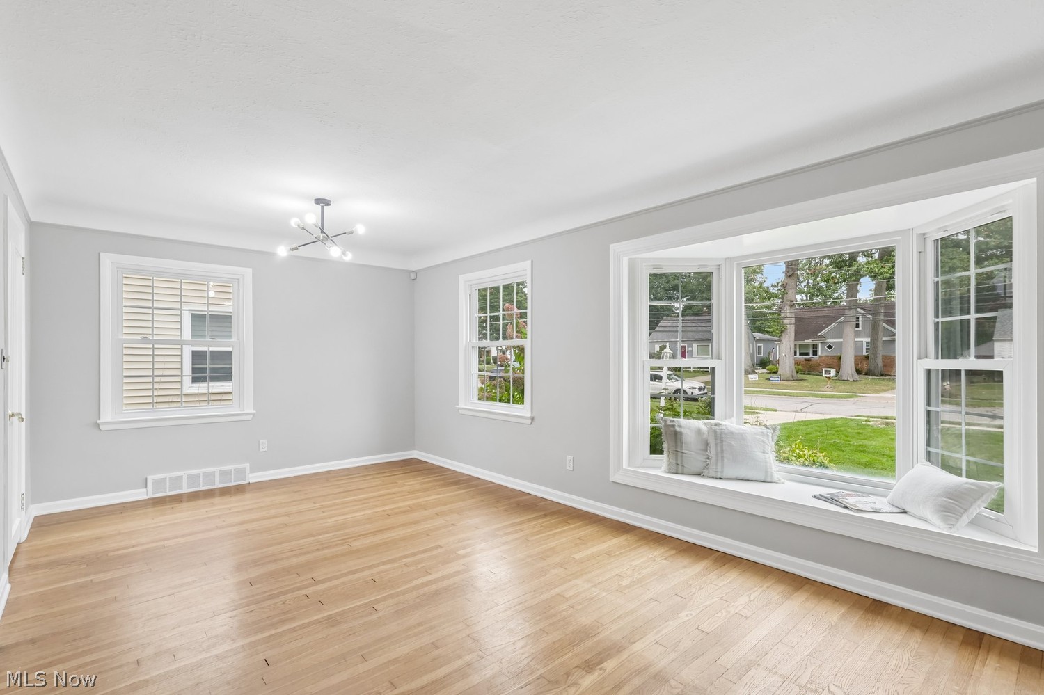 26815 E Oviatt Road Bay Village OH 44140