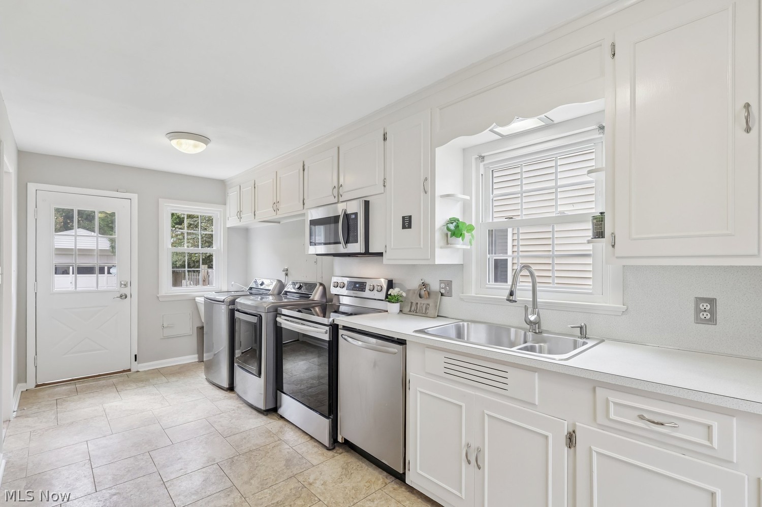 26815 E Oviatt Road Bay Village OH 44140