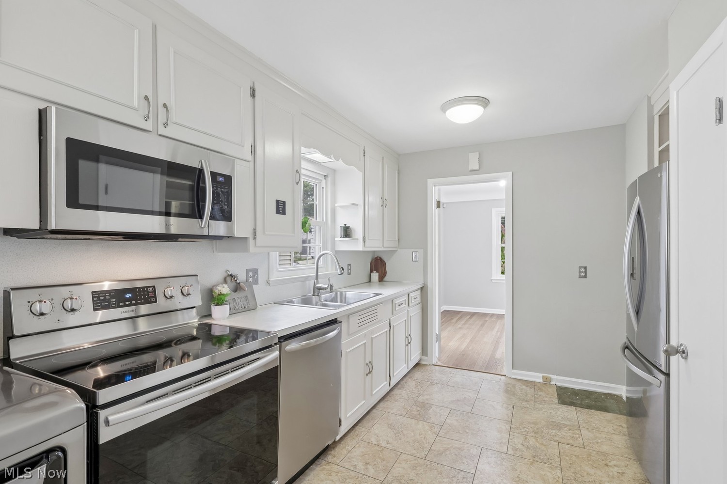 26815 E Oviatt Road Bay Village OH 44140