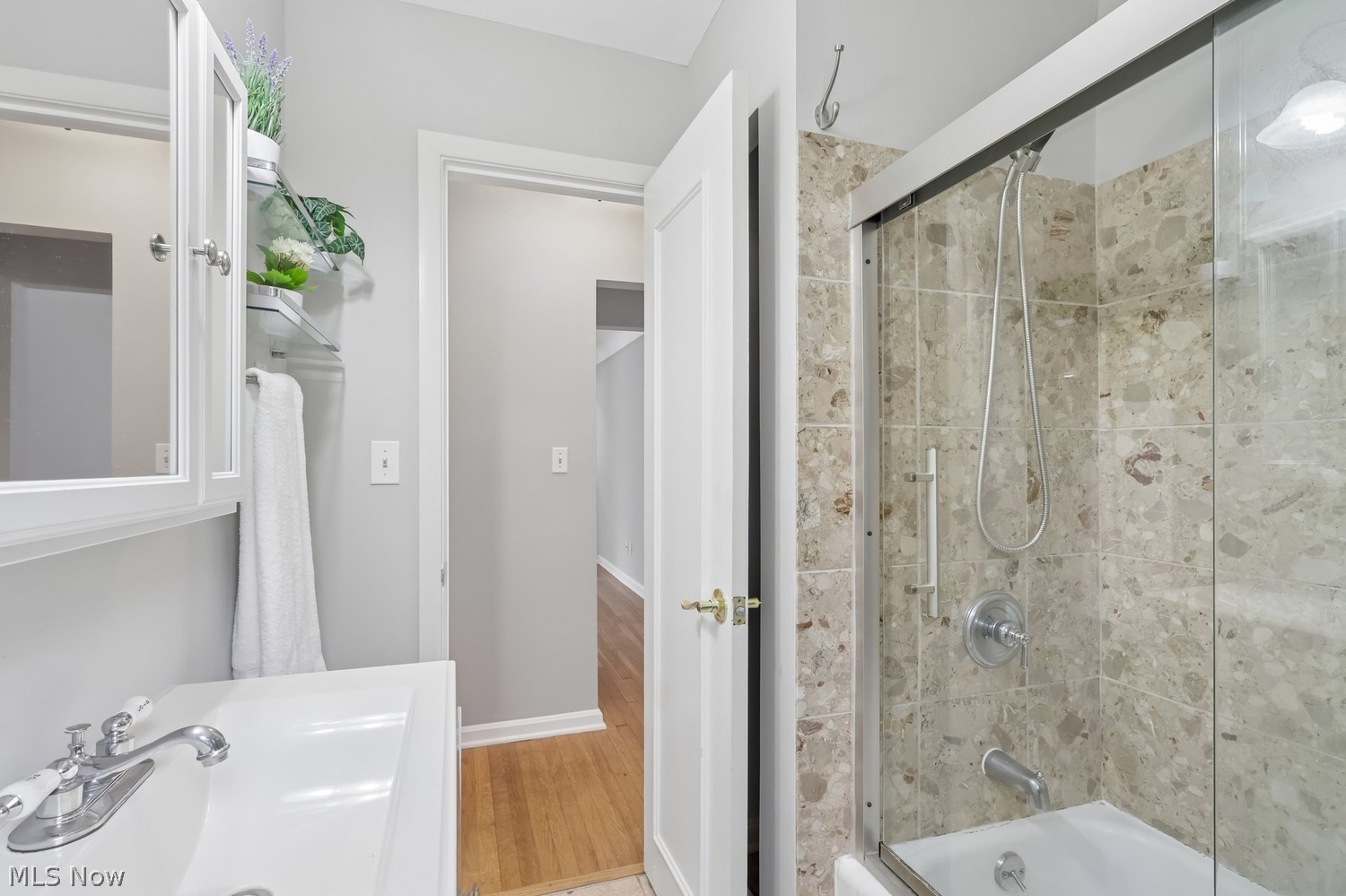 26815 E Oviatt Road Bay Village OH 44140