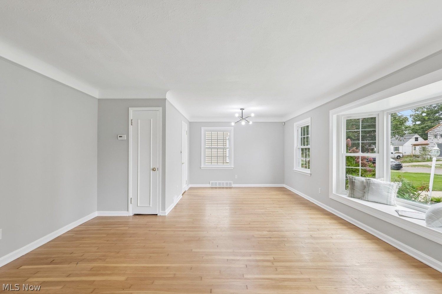 26815 E Oviatt Road Bay Village OH 44140