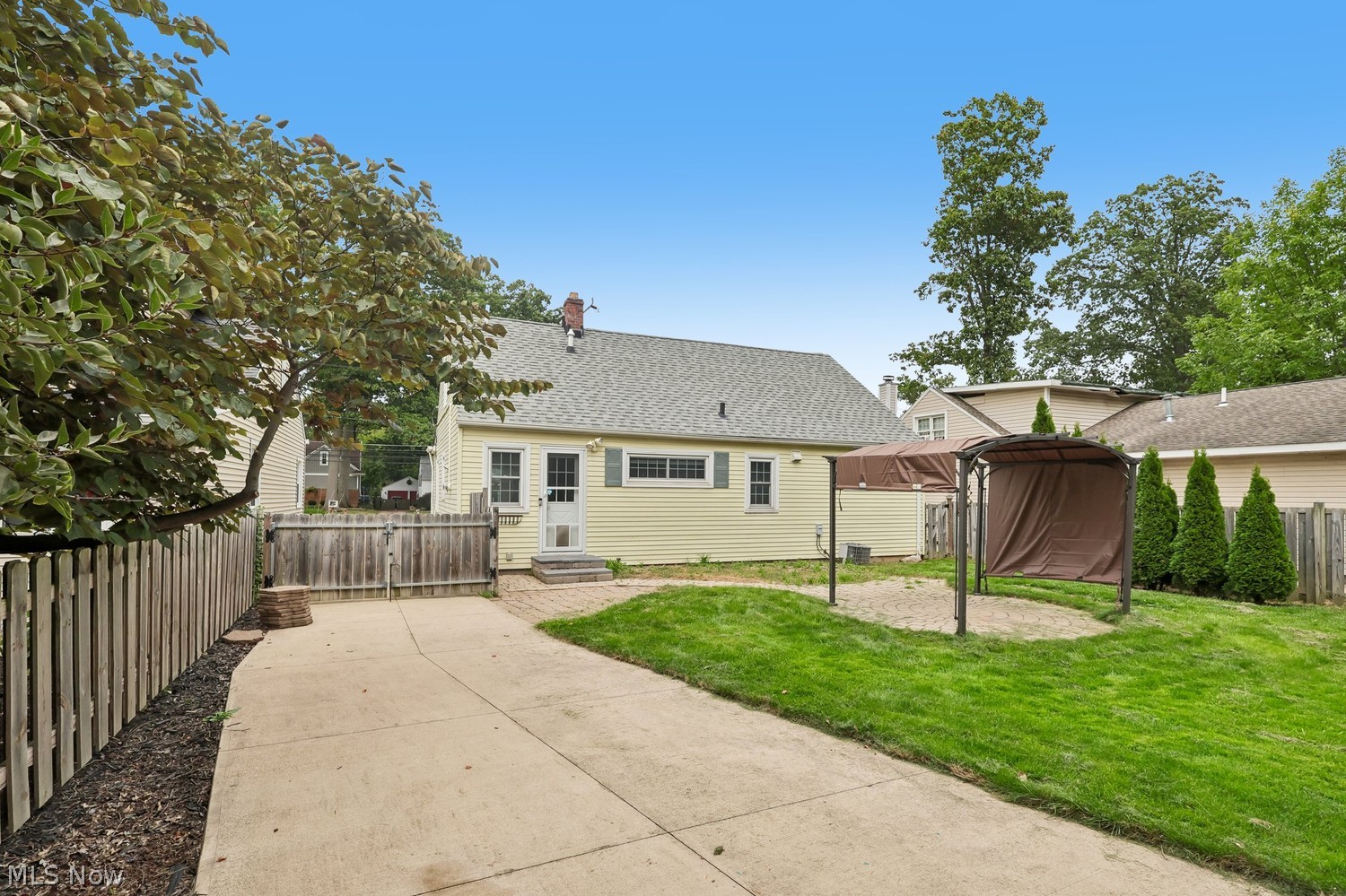 26815 E Oviatt Road Bay Village OH 44140