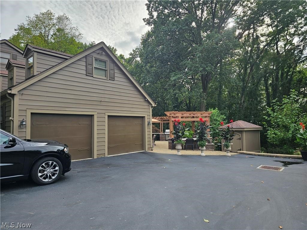 636 Shadowood Lane SE Warren OH 44484