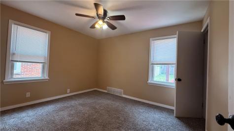 4643 E 90th Street Garfield Heights OH 44125
