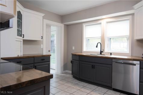7003 Brecksville Road Independence OH 44131