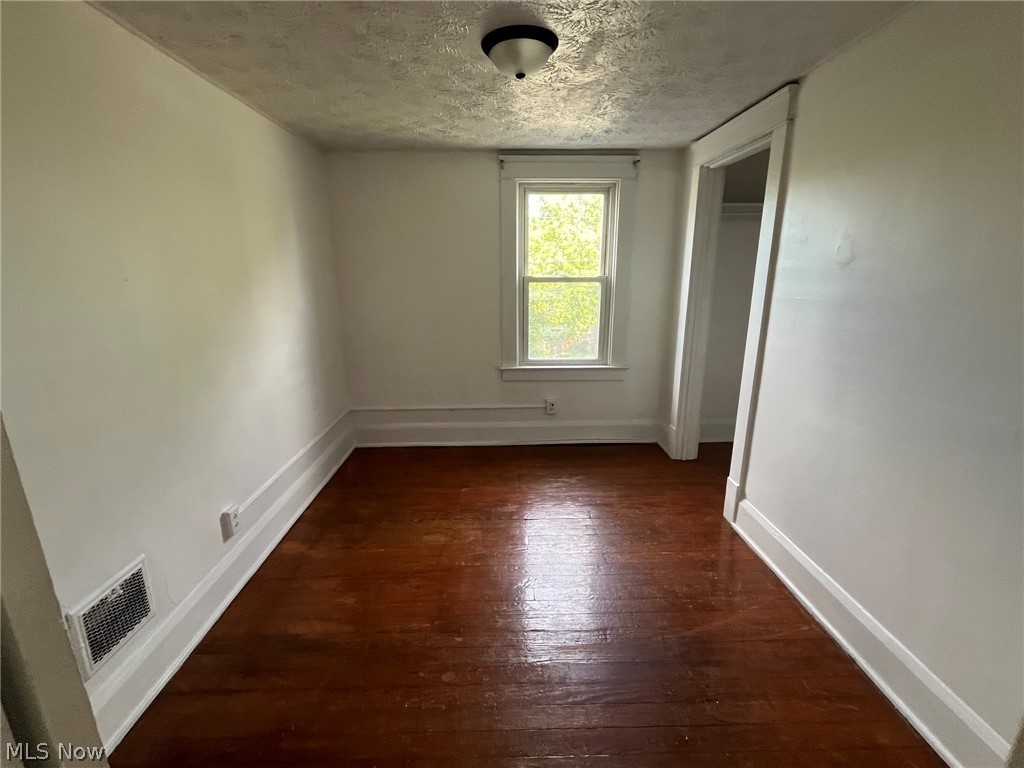 304 Lowell Avenue NE Warren OH 44483