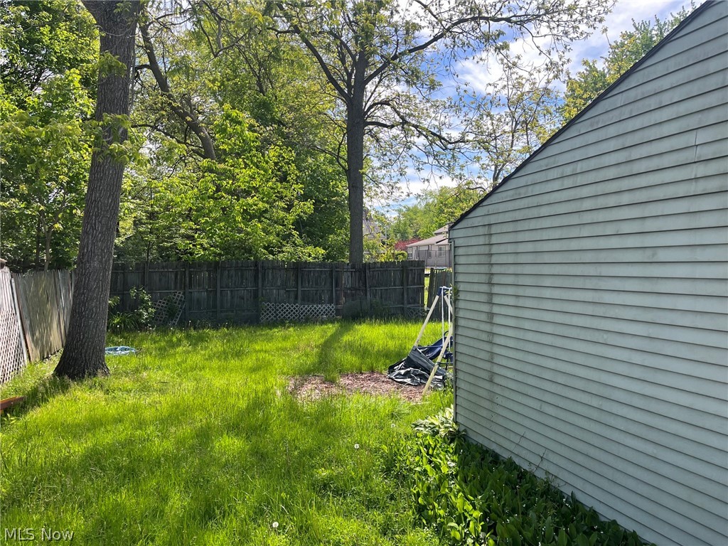 304 Lowell Avenue NE Warren OH 44483