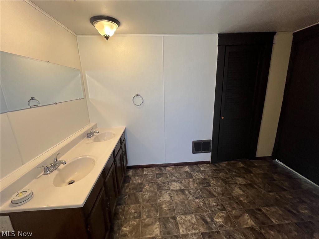 304 Lowell Avenue NE Warren OH 44483