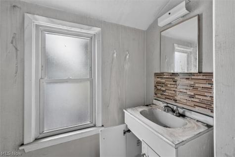 304 E 248th Street Euclid OH 44123
