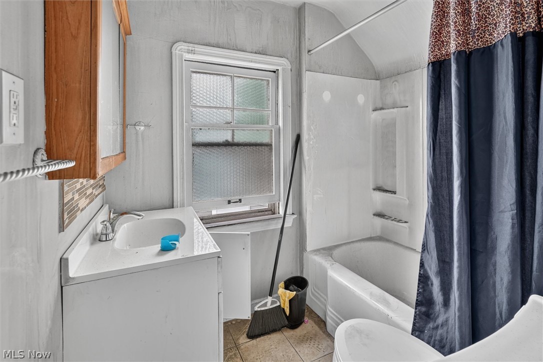 304 E 248th Street Euclid OH 44123