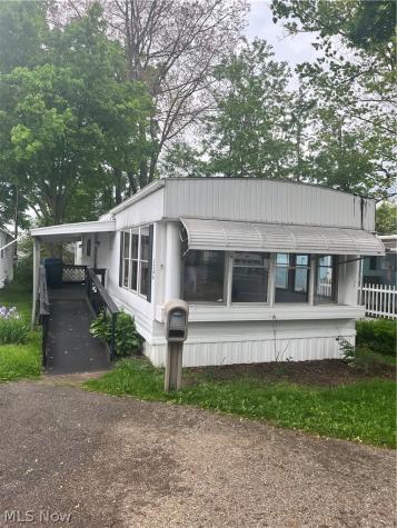 1246 Pasadena Boulevard NW North Canton OH 44720