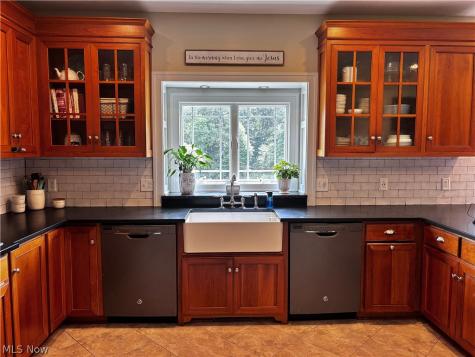 2976 Greenleaf Road Akron OH 44312