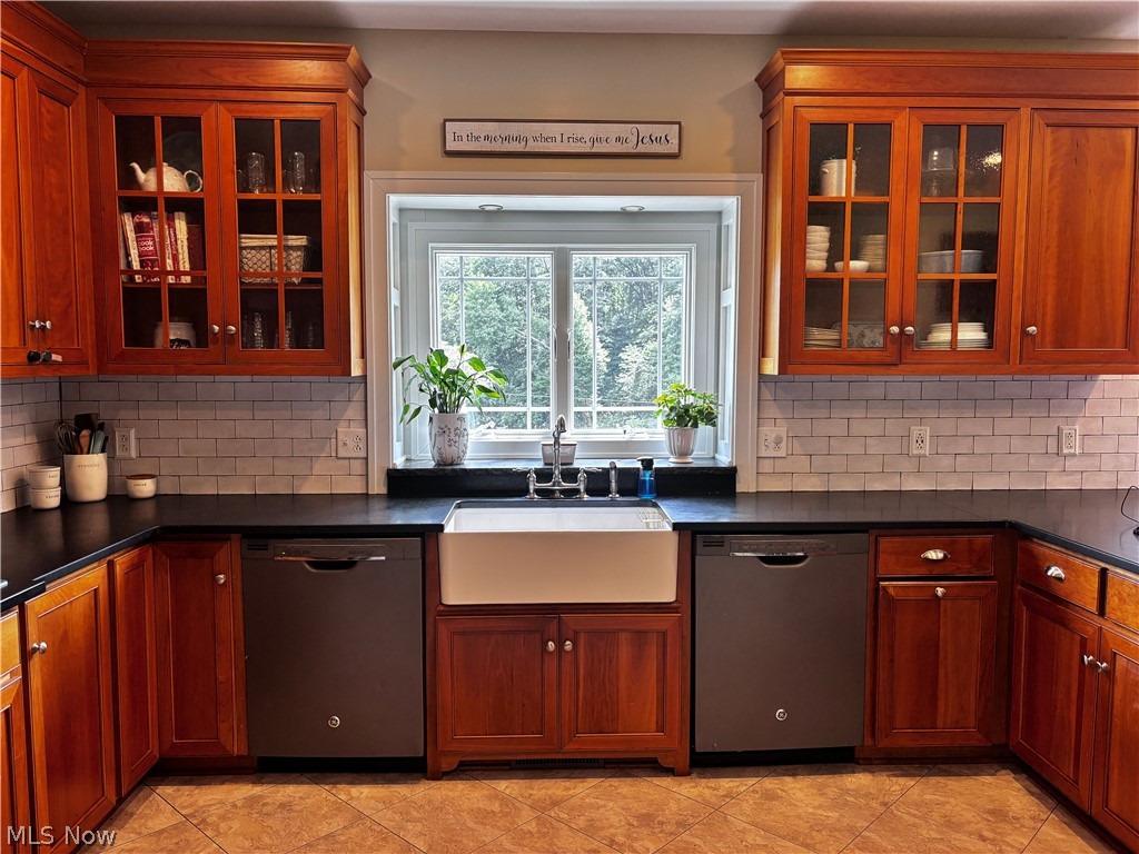 2976 Greenleaf Road Akron OH 44312