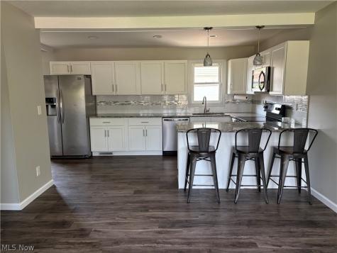 912 East Drive Sheffield Lake OH 44054