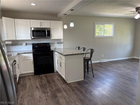 912 East Drive Sheffield Lake OH 44054