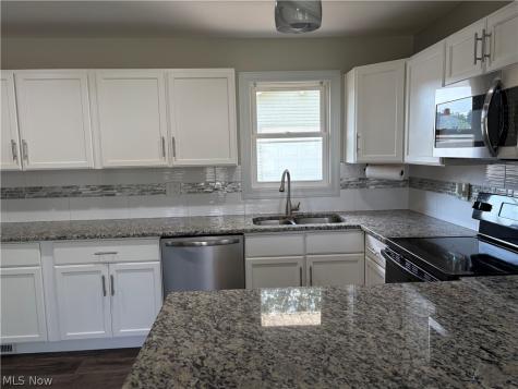 912 East Drive Sheffield Lake OH 44054