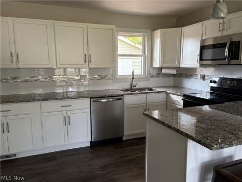 912 East Drive Sheffield Lake OH 44054