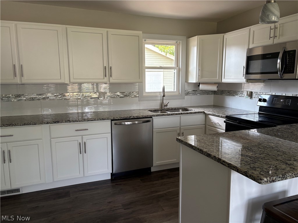 912 East Drive Sheffield Lake OH 44054
