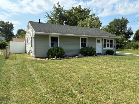 912 East Drive Sheffield Lake OH 44054