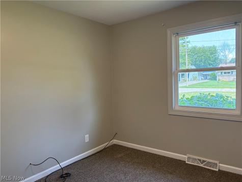 912 East Drive Sheffield Lake OH 44054