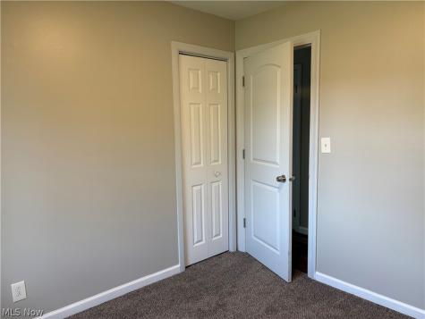 912 East Drive Sheffield Lake OH 44054