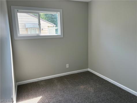 912 East Drive Sheffield Lake OH 44054