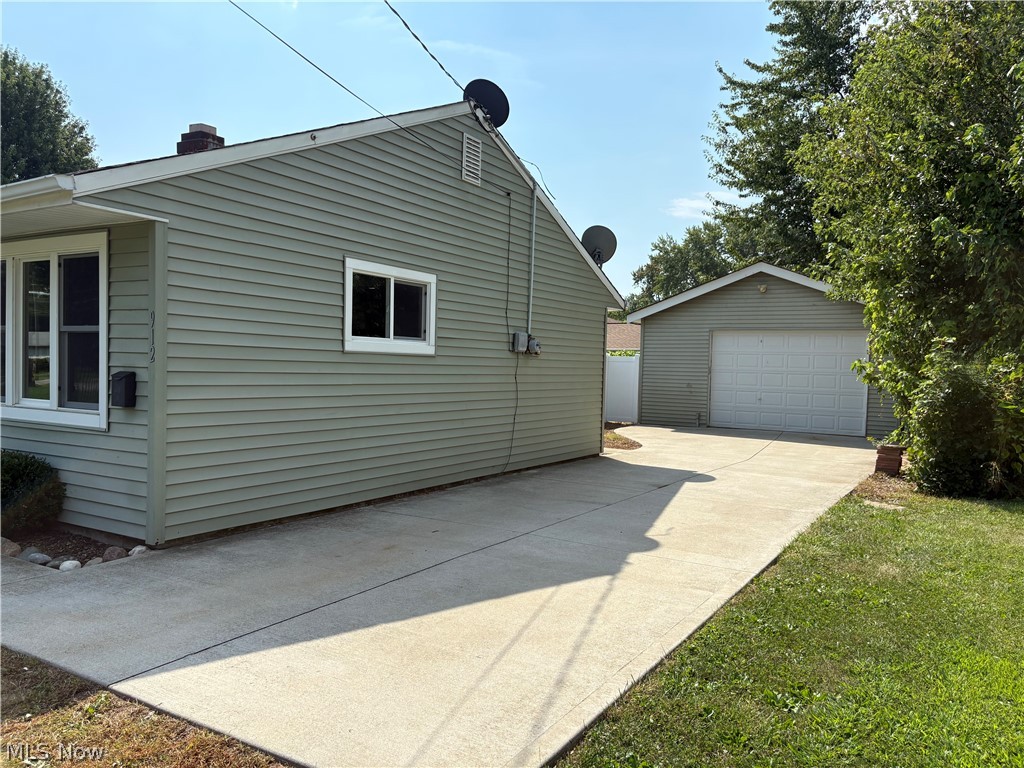 912 East Drive Sheffield Lake OH 44054
